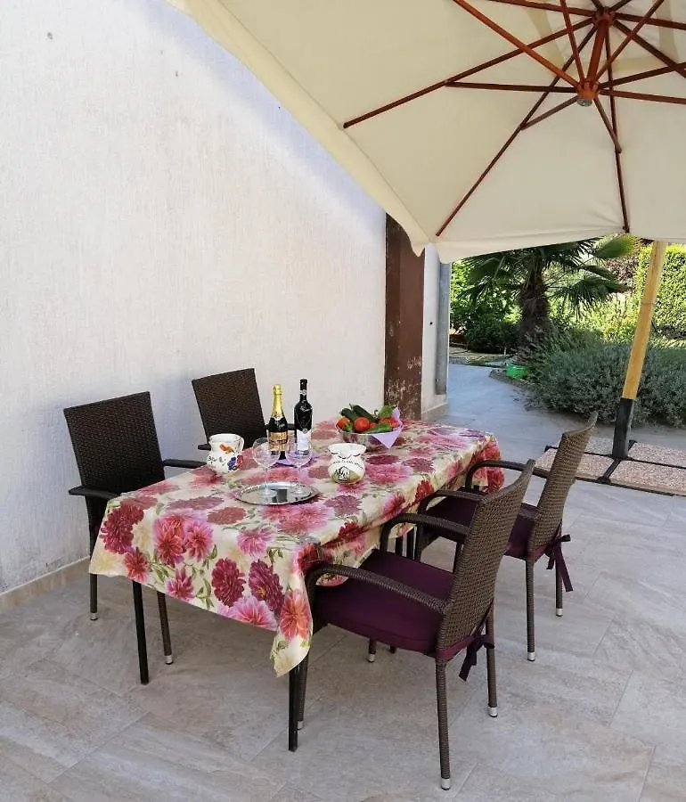 Apartment Violeta Pula 0*,  Croatia